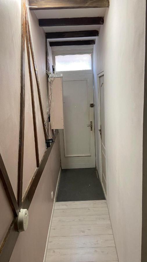 אמיינס Appartement Dans Une Impasse Calme Proche De La Gare מראה חיצוני תמונה