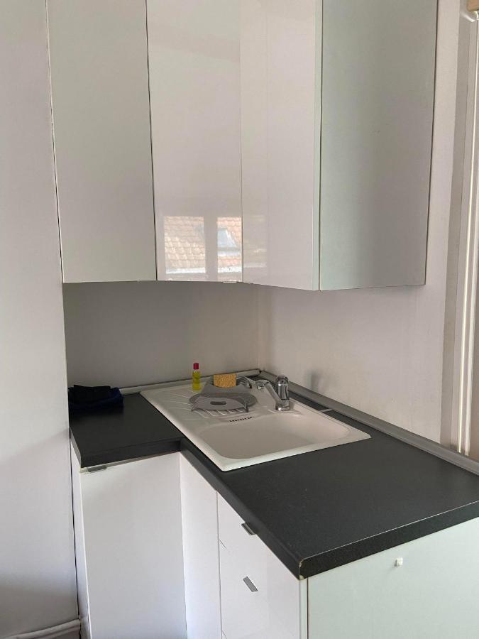אמיינס Appartement Dans Une Impasse Calme Proche De La Gare מראה חיצוני תמונה